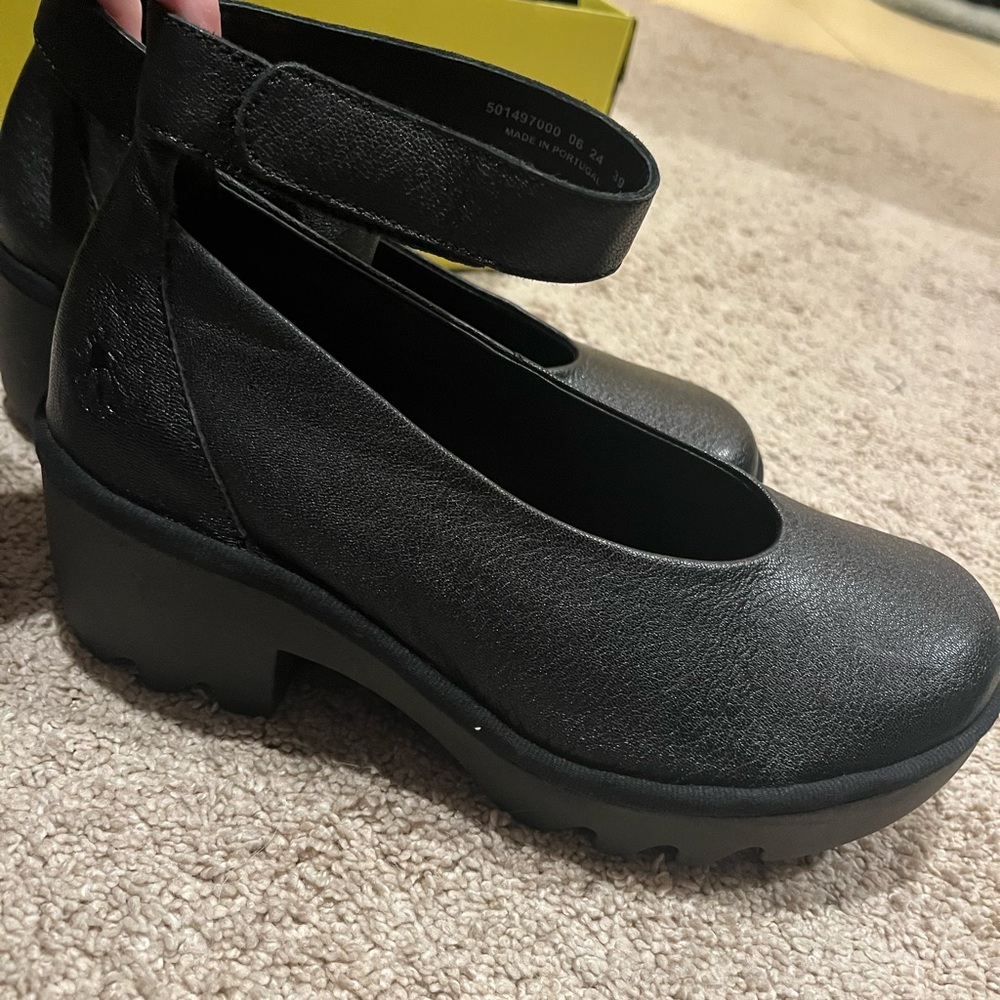 Fly London NIB, size 39